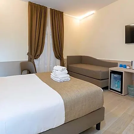 Maximus Hotel